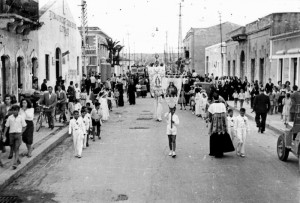 Processione religiosa in via Giovanni Lavaggi, negli anni Cinquanta dello scorso secolo